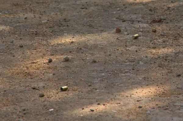 Cápsulas foram encontradas no chão perto de local onde homem foi encontrado morto em Vila Prudêncio, Cariacica