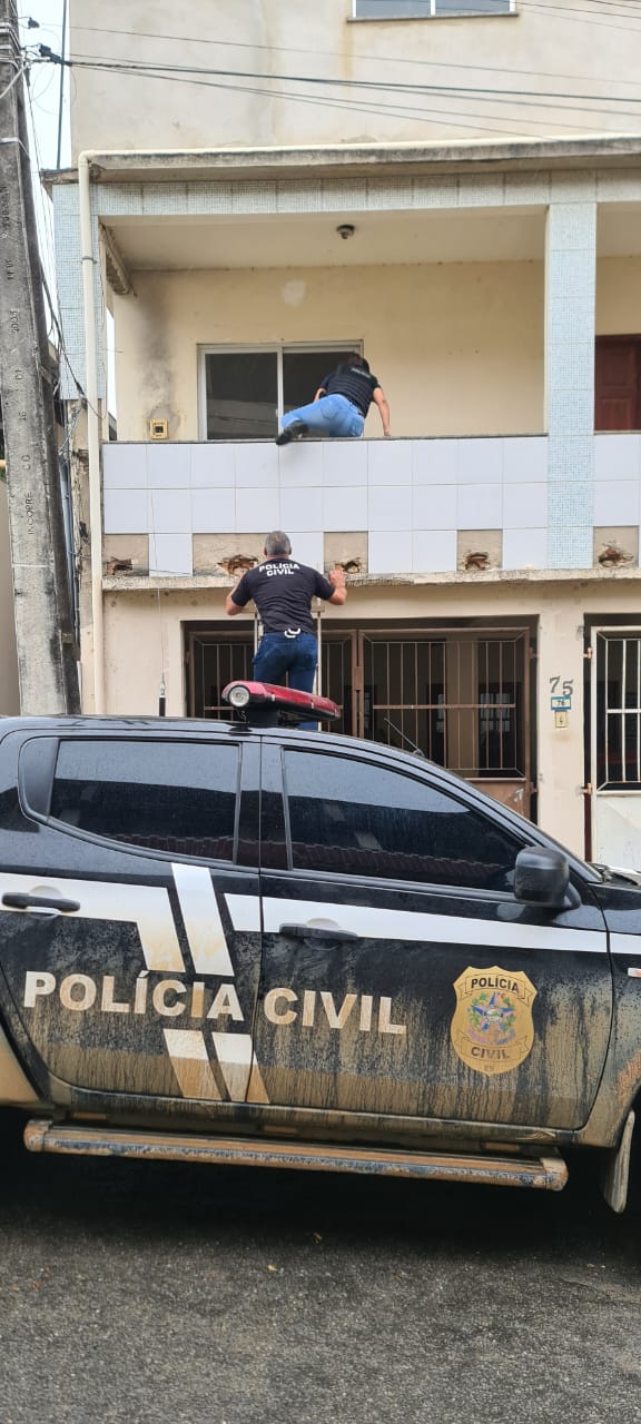 A polícia surpreendeu os criminosos nas casas em que eles viviam por Divulgação \ Deic