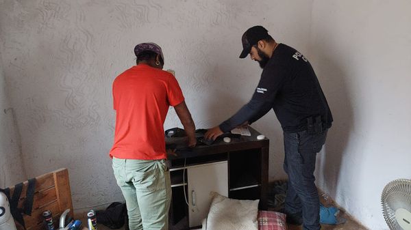 Buscas foram feitas pela polícia nas casas dos suspeitos por Divulgação \ Deic