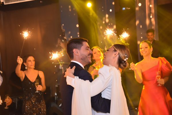 Thais Fiorete e Victor Brunoro