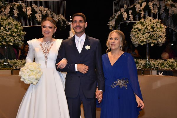 Thais Fiorete e Victor Brunoro e Eliete Brunoro