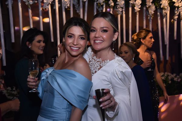 Thaise Arpini e Thais Fiorete