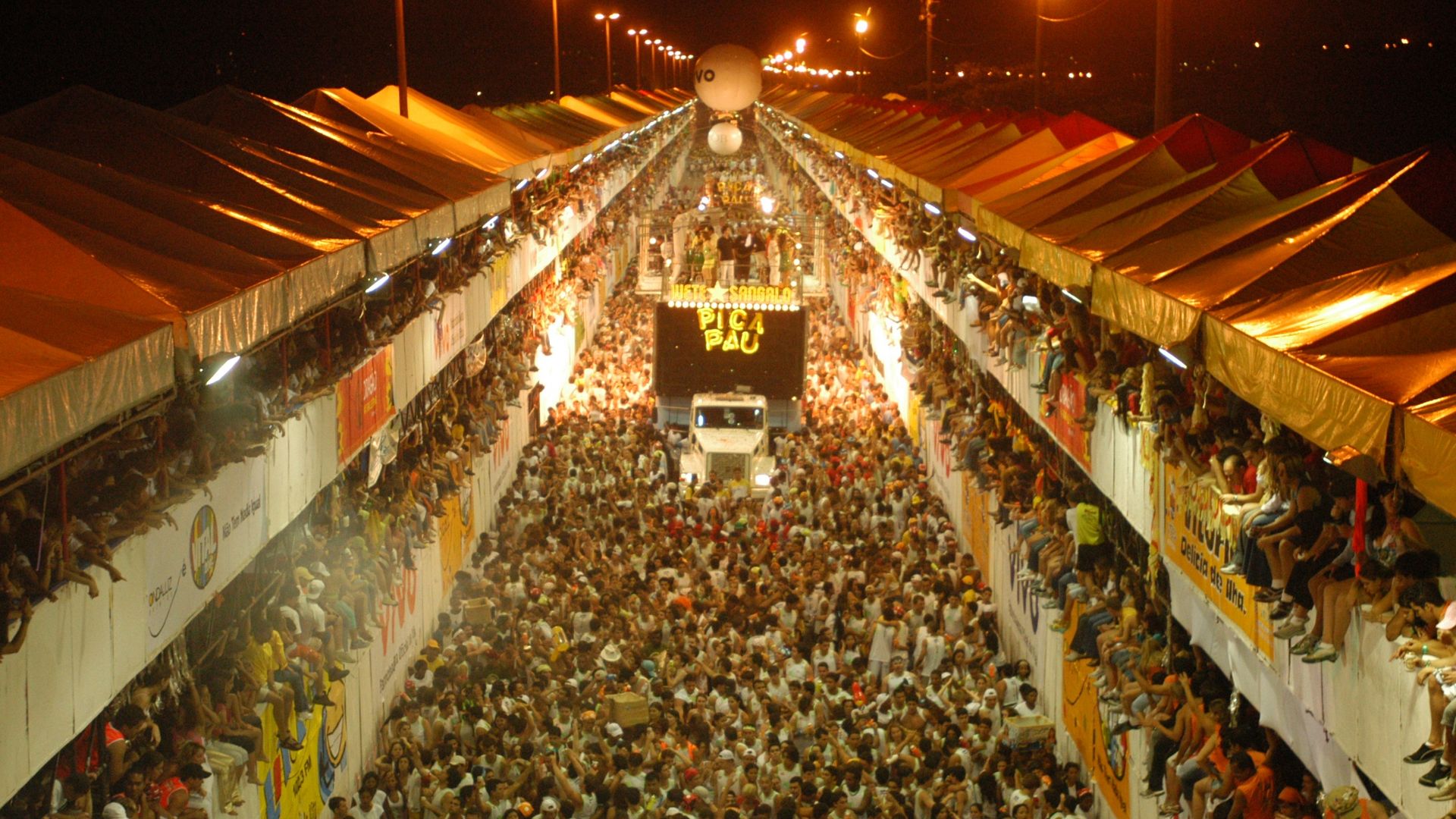 15/11/2004 - Desfile do Bloco Pica-Pau no Vital 2004