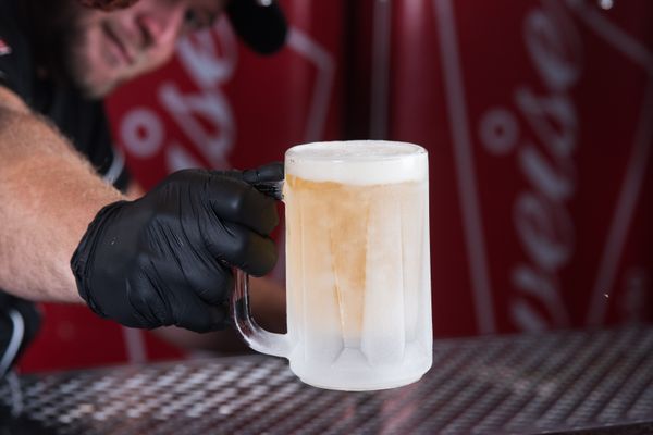 Para combinar com comida boa, nada melhor do que um chope bem gelado, na tradicional e já conhecida caneca congelada por Rodrigo Gavini