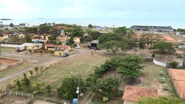 Imagens das buscas com uso de cães farejadores e retroescavadeira na área do Jockey Clube do Espírito Santo, localizado em Vila Velha por Rodrigo Gomes