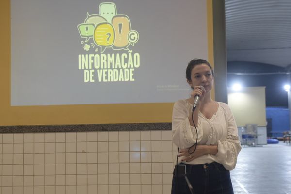 JJornalistas de A Gazeta apresentam o projeto Informação de na escola Aflordízio Carvalho por Vitor Jubini