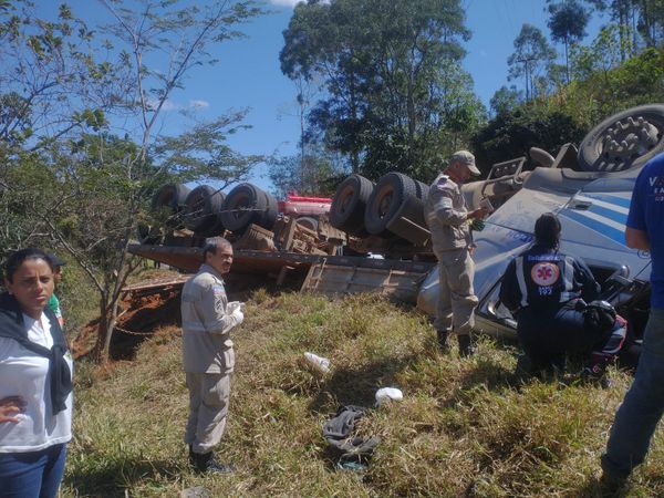 O Corpo de Bombeiros e o Samu foram acionados para atender a ocorrência por Redes sociais