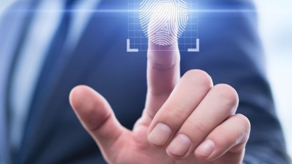 O tribunal destacou que, quando o empregado alega que trabalhou em determinados horários e locais, é legítimo que a parte contrária tenha meios eficazes de verificar essas informações