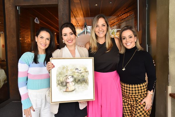 As anfitriãs Andrea Munhos, a aquarelista mineira  Jessy Miranda, Luiza de Podestá e Bruna Strauch