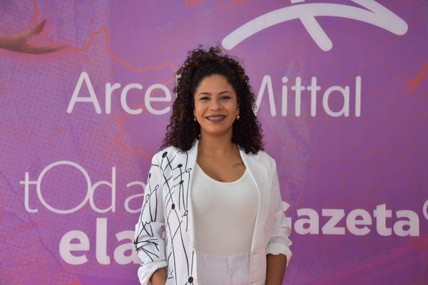 Késia Moura é especialisa em comunicação integrada e marketing digital por Rodrigo Gavini
