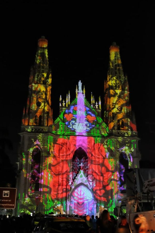 Fachada da Catedral de Vitória tem show de luzes em comemoração ao aniversário de 471 anos da Capital por Fernando Madeira