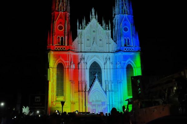 Fachada da Catedral de Vitória tem show de luzes em comemoração ao aniversário de 471 anos da Capital por Fernando Madeira