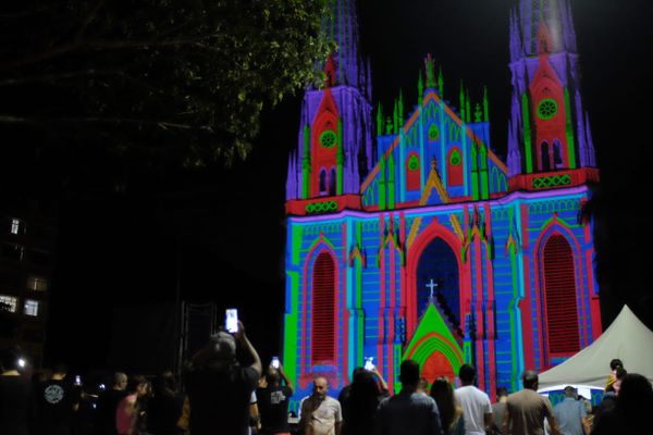 Fachada da Catedral de Vitória tem show de luzes em comemoração ao aniversário de 471 anos da Capital por Fernando Madeira