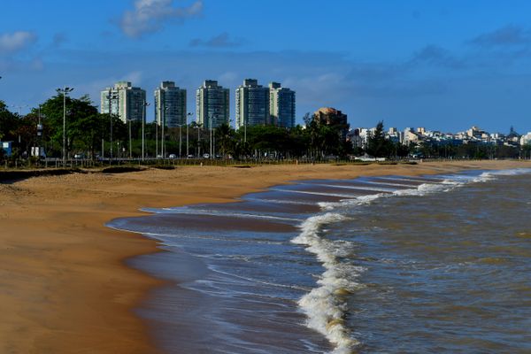 Vista da praia de Camburi