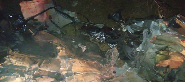 Carro ficou completamente destruído em acidente em Aracruz