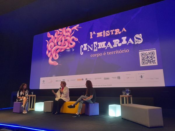 Isabel, Debora Ivanov e Deborah Sabará batem papo durante encontro