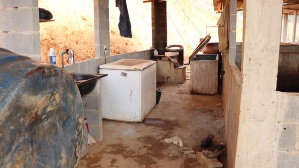 Abatedouro ilegal de animais foi fechado pela Polícia Civil e pela Prefeitura de Viana nesta terça (6) por Divulgação/Secom Viana