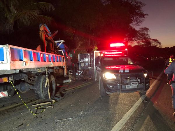 A colisão aconteceu na BR 482, estrada que liga o distrito de Rive, em Alegre, ao município de Jerônimo Monteiro por Thomaz Albano