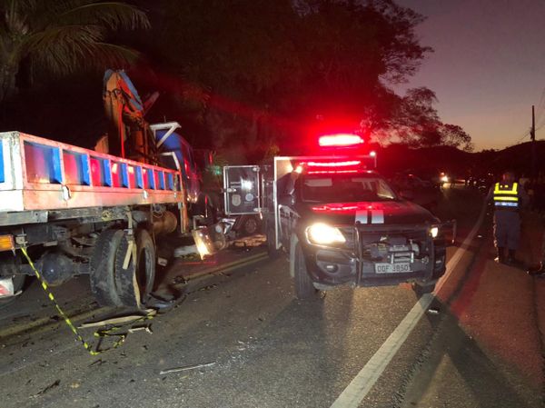 A colisão aconteceu na BR 482, estrada que liga o distrito de Rive, em Alegre, ao município de Jerônimo Monteiro por Thomaz Albano