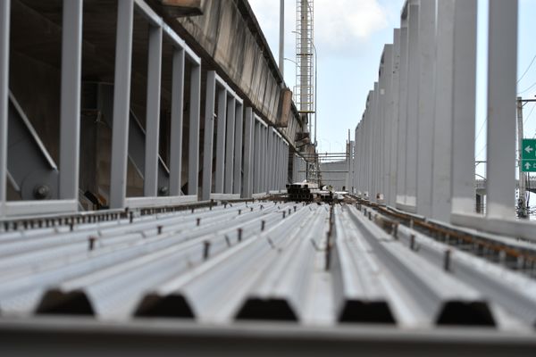 Início da pavimentação da ciclovia da Terceira Ponte  por Fernando Madeira