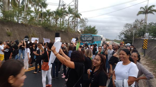  Em Linhares, na BR 101, ocorre uma manifestação de enfermeiros com interdição de rodovia por Redes sociais