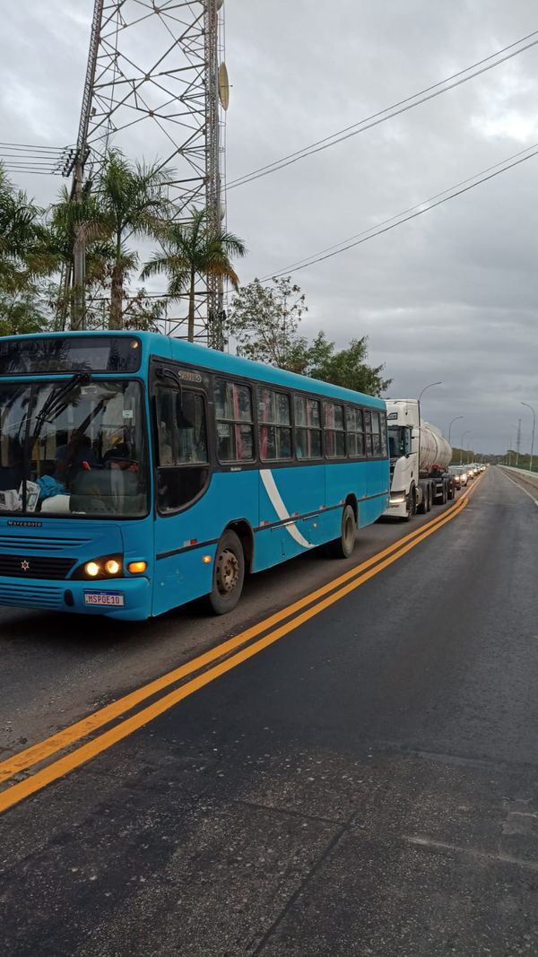  Em Linhares, na BR 101, ocorre uma manifestação de enfermeiros com interdição de rodovia por Redes sociais