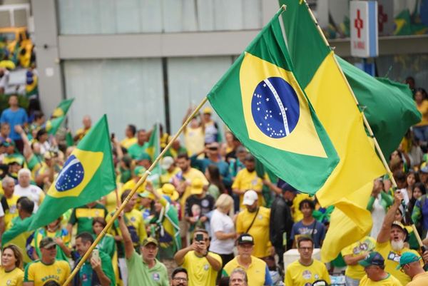 Concentração de manifestantes pró-Bolsonaro em Vila Velha para passeata pelos 200 anos da Independência do Brasil por Xablair/Divulgação