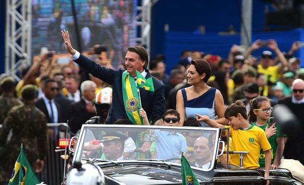 O presidente Jair Bolsonaro (PL), acompanhado da primeira-dama Michelle Bolsonaro, participa do desfile de 7 de Setembro na Esplanada dos Ministérios