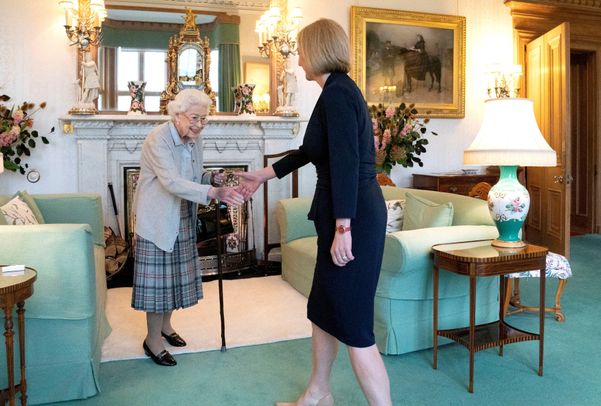 Liz Truss encontra a Rainha Elizabeth no Castelo de Balmoral em 6 de setembro de 2022