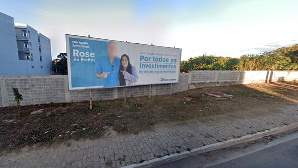 Outdoor em apoio a Rose de Freitas instalado em Baixo Guandu