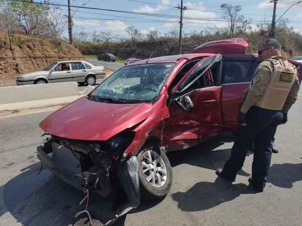 Acidente deixa grávida e marido feridos na Avenida Norte Sul na Serra por Leitor | A Gazeta