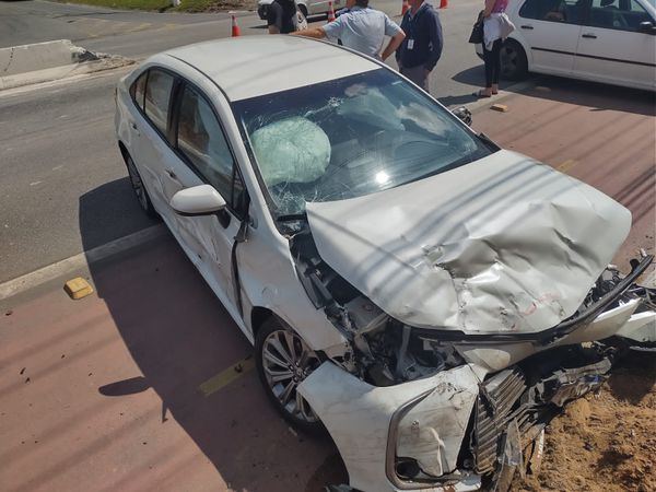 Acidente deixa grávida e marido feridos na Avenida Norte Sul na Serra por Leitor | A Gazeta