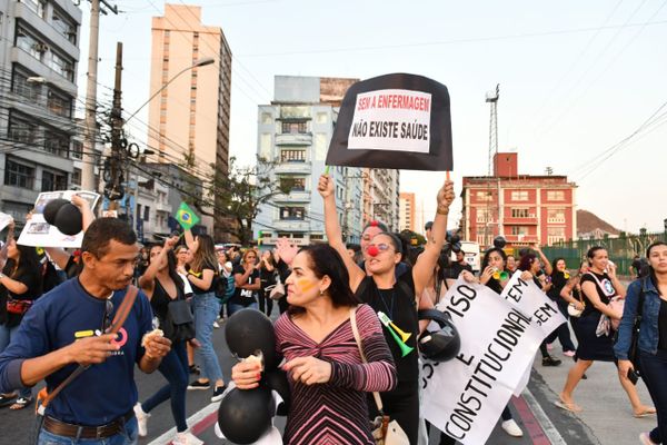 Novo protesto contra a suspensão do piso salarial da enfermagem em Vitória, na tarde desta sexta-feira (09). por Fernando Madeira | A Gazeta