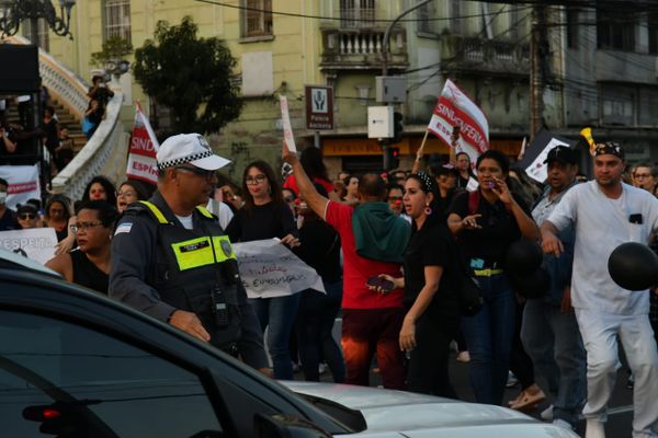 Novo protesto contra a suspensão do piso salarial da enfermagem em Vitória, na tarde desta sexta-feira (09). por Fernando Madeira | A Gazeta