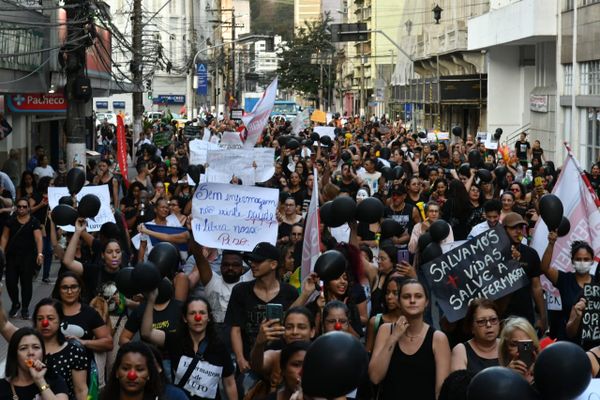 Novo protesto contra a suspensão do piso salarial da enfermagem em Vitória, na tarde desta sexta-feira (09). por Fernando Madeira | A Gazeta