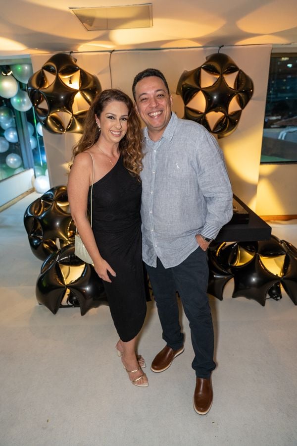 Raissa e Enzo Leadebal Rezende comemoram 18 anos