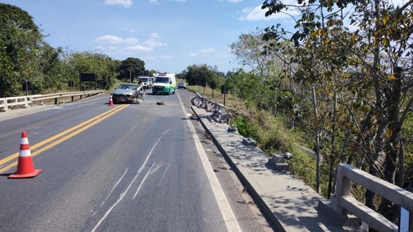 Acidente deixa duas pessoas feridas na BR 101, em São Mateus