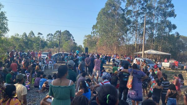  Manifestação de indígenas interdita estrada de ferro para MG em Aracruz