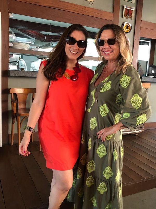 A aniversariante Carol Veiga e a amiga Andréia Lopes