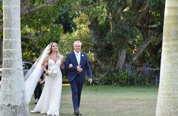 Casamento de Gabriella Xavier Lindenberg Von Schilgen e  Renzo Coelho Binoti