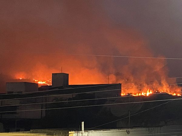 O incêndio se aproximou de residências em Guaçuí, no Sul do ES por Leitor | A Gazeta