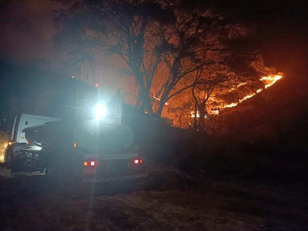 Um caminhão-pipa da prefeitura foi acionado para atender a ocorrência em Guaçuí por Leitor | A Gazeta