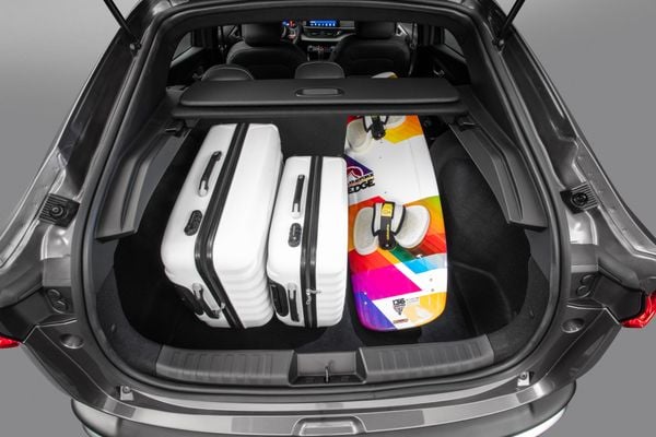 O porta-malas possui 600 litros de capacidade por Fiat/Divulgação