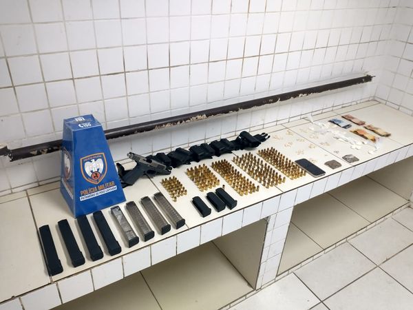 Pistola de PM assassinado, munições e outros itens apreendidos em Planalto Serrano