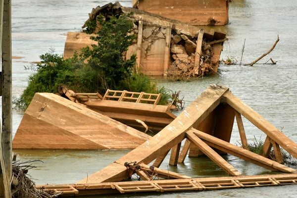 Em 2009 a ponte Getúlio Vargas desabou matando a manicure Devanir Farias de Souza, que caminhava no local  por Fernando Madeira