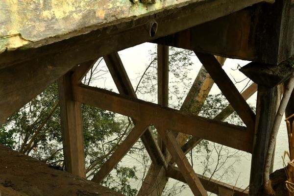 Em 2009 a ponte Getúlio Vargas desabou matando a manicure Devanir Farias de Souza, que caminhava no local  por Fernando Madeira