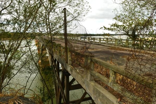 Em 2009 a ponte Getúlio Vargas desabou matando a manicure Devanir Farias de Souza, que caminhava no local  por Fernando Madeira