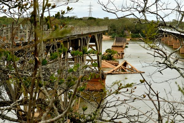 Em 2009 a ponte Getúlio Vargas desabou matando a manicure Devanir Farias de Souza, que caminhava no local  por Fernando Madeira