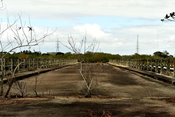 Em 2009 a ponte Getúlio Vargas desabou matando a manicure Devanir Farias de Souza, que caminhava no local 