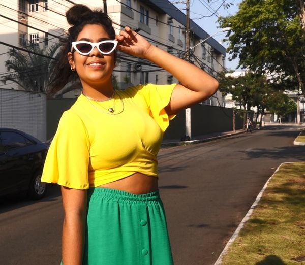 A capixaba Sara Costaroni aderiu a moda do Brazilcore